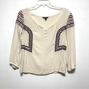 American Eagle Cream Flowy Embroidered Button V-Neck Blouse size Small